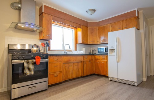 Buffalo House | Family-Friendly 5 BDR Home with Fast WiFi & Comfy Beds
