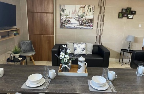 Huyton Apartment | Spacious 5-Bedroom Apartment with Kitchen & Pet-Friendly Perks