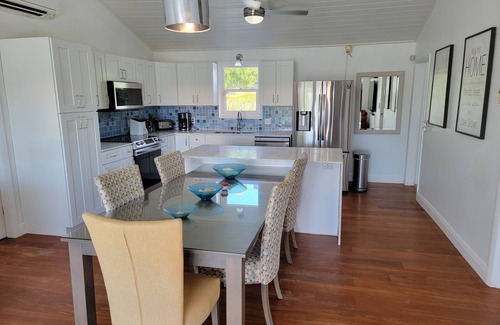 Discovery Bay Villa | Family-Friendly Canal Retreat with Pool and Ocean Views