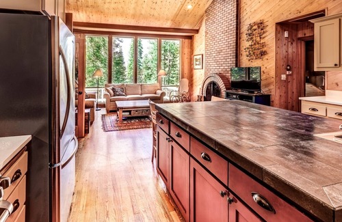 Black Butte Ranch House | Inviting 5-Bed Black Butte Retreat with Spa and Fireplace