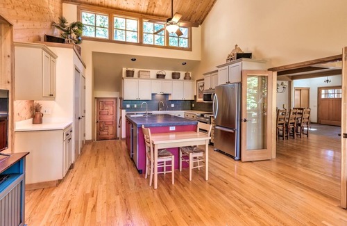 Black Butte Ranch House | Inviting 5-Bed Black Butte Retreat with Spa and Fireplace