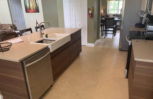 Cumbrian Lakes Villa | Executive 5 Bed Home with Pool near Disney - Rated 10/10