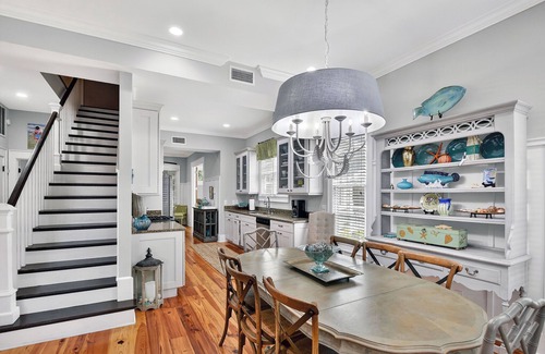 King City House | Family-Friendly 5 Bedroom Home Steps from the Village!