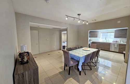 Beverly Grove Apartment | Stunning Beverly Hills Home with Spa & Pet-Friendly Perks