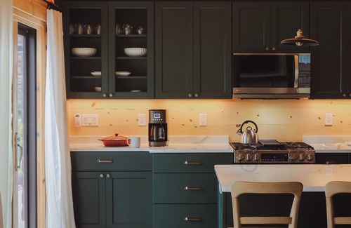 Cook Cabin | 5-bed 5.5 bath cabin on LAKE VERMILION with AC, WiFi, Beach, Sauna, Pickle Ball
