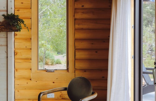 Cook Cabin | 5-bed 5.5 bath cabin on LAKE VERMILION with AC, WiFi, Beach, Sauna, Pickle Ball