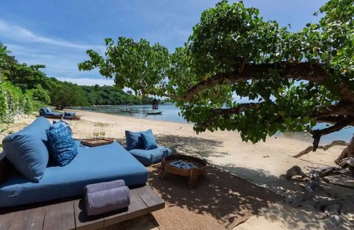 Bophut House | 5 Bed clay beachfront Villa
