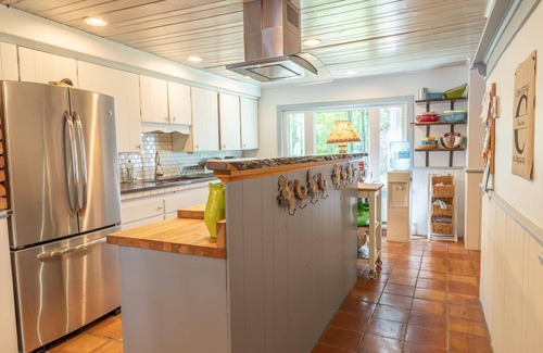 Torrance Cottage | Spacious Cottage with Rooftop Deck & Breathtaking Views!