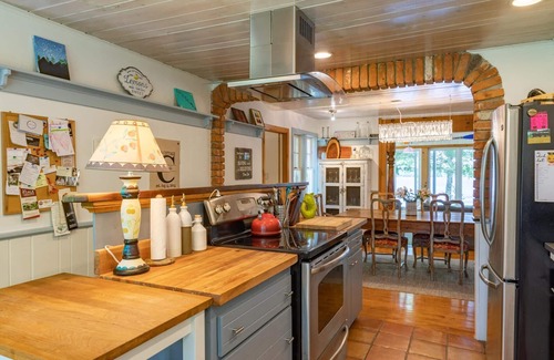 Torrance Cottage | Spacious Cottage with Rooftop Deck & Breathtaking Views!