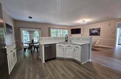 Duluth House | Spacious 5-Bed Gem Near Duluth Fun, Pet & Child Friendly