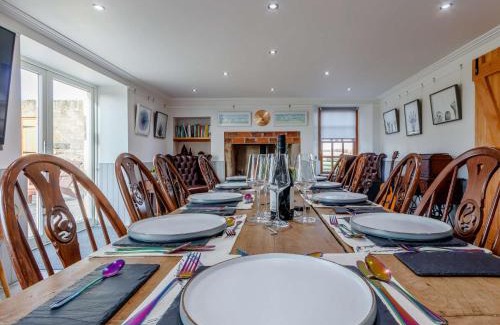 Pittenweem House | Family-Friendly 5-Bed Retreat in Anstruther with Hot Tub