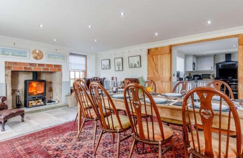 Pittenweem House | Family-Friendly 5-Bed Retreat in Anstruther with Hot Tub