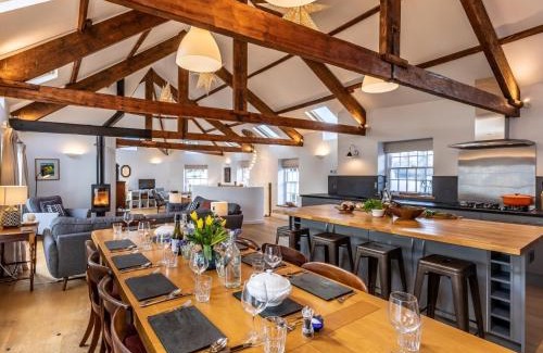 Appledore House | Cozy 5-Bed Retreat in Pet-Friendly Appledore