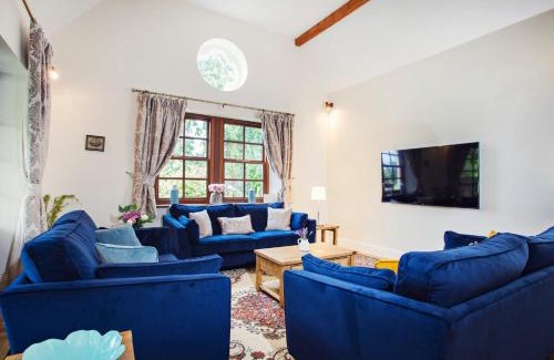 Halmonds Frome House | Cozy 5-Bed Retreat in Bishops Frome - Pet & Child Friendly