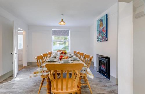 Holsworthy House | Family-Friendly 5-Bed Retreat in Beautiful Bude