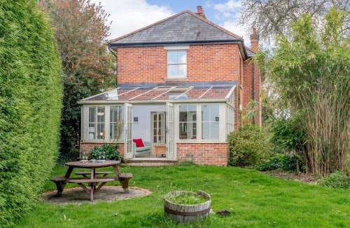 New Forest District House | Family-Friendly 5 Bed Retreat in Godshill NFL35