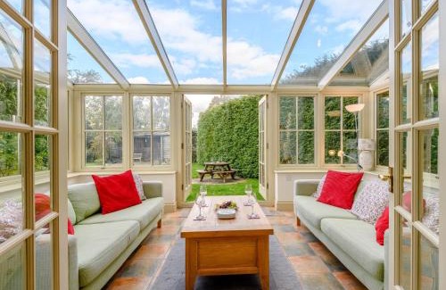 New Forest District House | Family-Friendly 5 Bed Retreat in Godshill NFL35