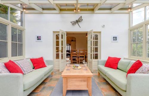 New Forest District House | Family-Friendly 5 Bed Retreat in Godshill NFL35