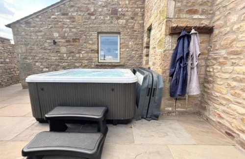 Fourstones Near Bentham House | Welcoming 5-Bed Retreat in Ingleton with Hot Tub