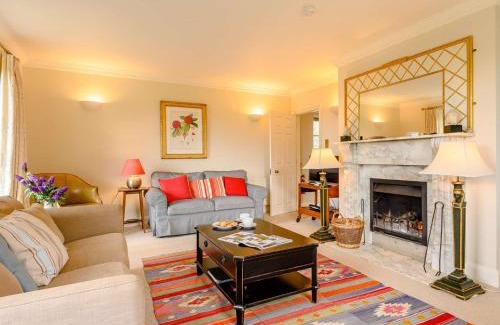 West Compton House | Family-Friendly 5 Bed Retreat in Litton Cheney
