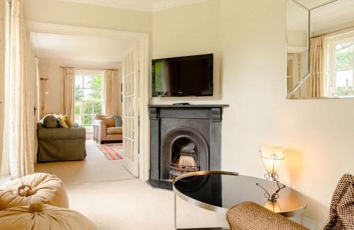 West Compton House | Family-Friendly 5 Bed Retreat in Litton Cheney