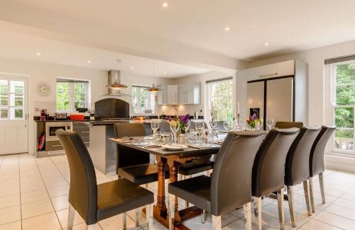 West Compton House | Family-Friendly 5 Bed Retreat in Litton Cheney
