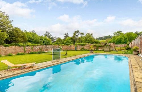Pulham House | Comfortable 5-Bed Retreat in Minterne Magna for Families