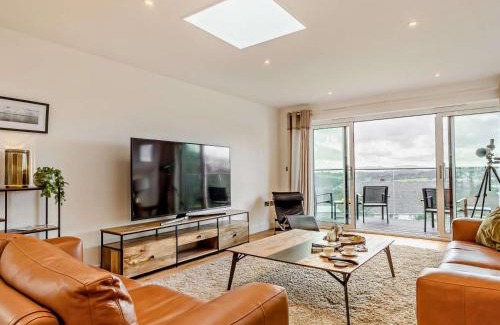 Polruan House | Spacious 5-Bed Family Retreat in Pet-Friendly Polruan