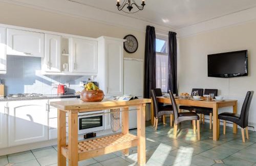 Tynemouth House | Family-Friendly 5-Bed Retreat in Tynemouth, Pet Welcome!