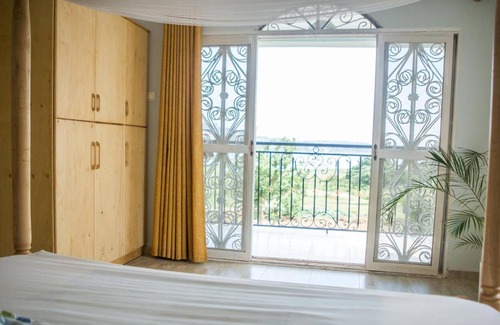 Entebbe Villa | 5-bed Lakeview Villa With Roofterrace and Kidspond