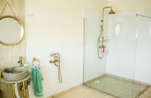 Entebbe Villa | 5-bed Lakeview Villa With Roofterrace and Kidspond