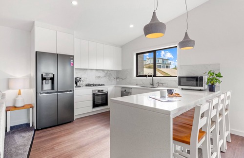 Jindabyne House | Family-Friendly 5 Bed Chalet with Spa in Snowy Mountains