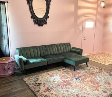 West Monroe House | Cozy 5-Bed Pink House Near Sports Center - Pet Friendly