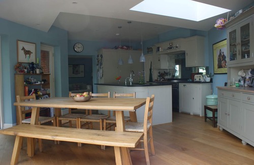 Warnham House | Idyllic 5-Bed Retreat with Pool in Private Garden Oasis