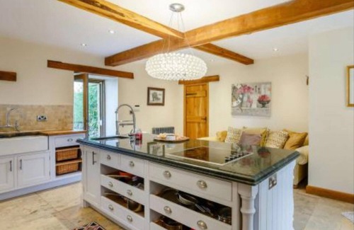 Ripley House | 5-bed Retreat, Sleeps 12 in Harrogate With Hot Tub