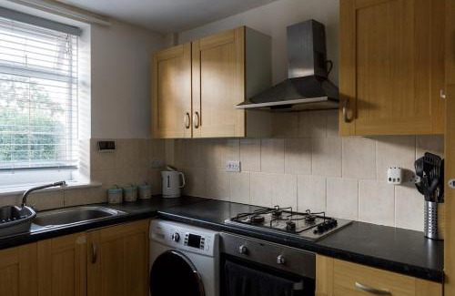 The Westside House | BrumStay UK: 5-Bed Townhouse with Garden & Pet-Friendly
