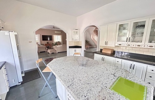 Runaway Bay Villa | Family-Friendly 5-Bed Villa with Pool in Runaway Bay