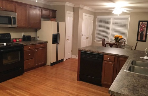 Middletown House | Perfect Family Retreat: 5BR Home with Yard & Spa Access