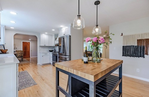 Central Oregon House | 5-bedroom/3 bath home just 5 minutes to University of Oregon, patio/hot tub
