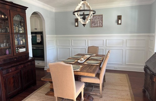Evans House | Spacious 5-Bedroom Retreat with Hot Tub for Masters 2024