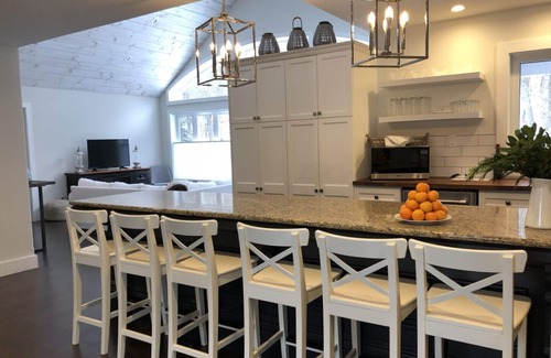 Meaford Cottage | 5 bedroom 4 Bathroom Beautiful Duplexed Cottage in the heart of Georgian Bay!