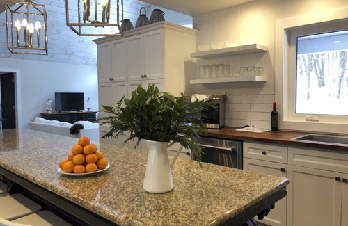 Meaford Cottage | 5 bedroom 4 Bathroom Beautiful Duplexed Cottage in the heart of Georgian Bay!