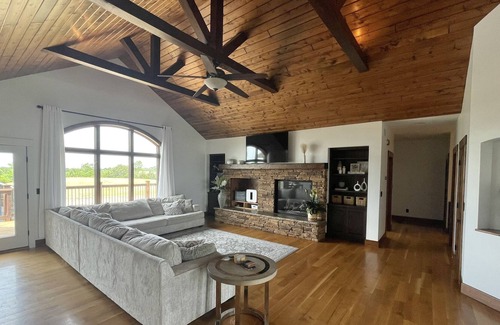 Emporia House | Exceptional 5 Bedroom Home with Private Pool & Chef's Kitchen