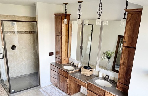 Emporia House | Exceptional 5 Bedroom Home with Private Pool & Chef's Kitchen