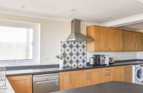 South Hayling Cottage | Spacious 5 Bedroom Retreat in Hayling Island for You