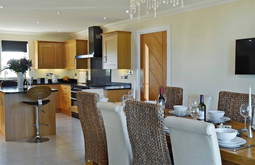 Kilmaurs Cottage | Spacious 5-Bedroom Retreat in Kilmaurs, Near Kilmarnock