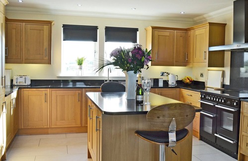 Kilmaurs Cottage | Spacious 5-Bedroom Retreat in Kilmaurs, Near Kilmarnock