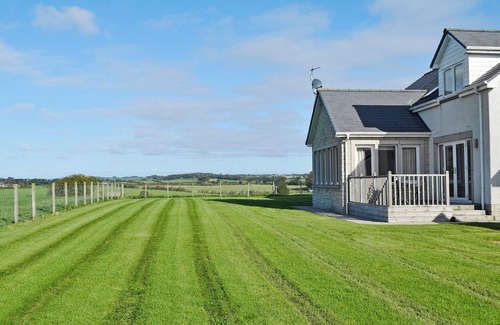 Kilmaurs Cottage | Spacious 5-Bedroom Retreat in Kilmaurs, Near Kilmarnock