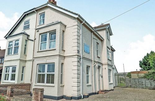 Sea Palling Cottage | Family-Friendly Retreat Steps from the Beach with Ocean Views