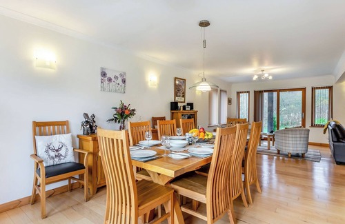 Stronmilchan Cottage | Comfortable 5-Bedroom Retreat in Dalmally by Lake